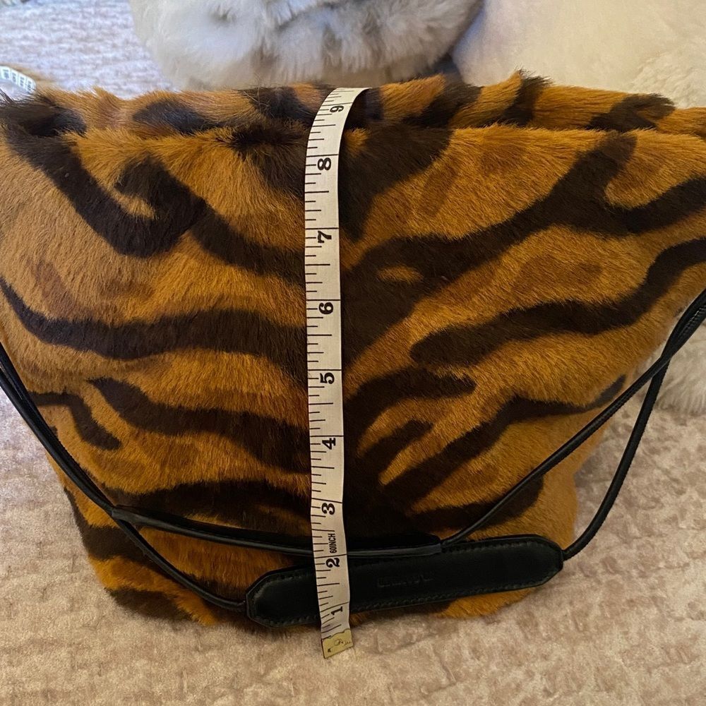 Tiger Print Faux Fur Shoulder Bag - Picture 3 of 8